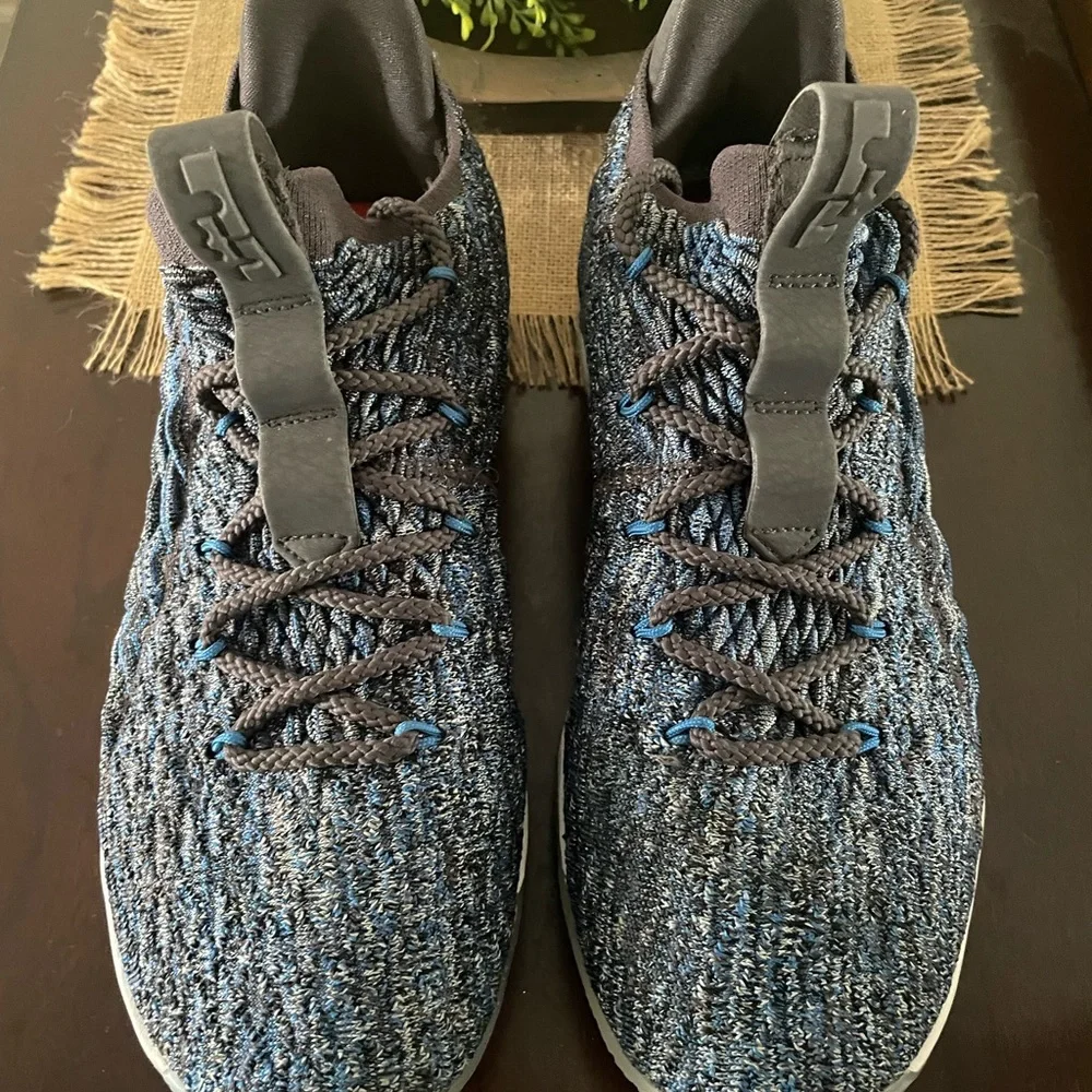 LeBron 15 low men’s size 8 1/2 8.5 - Picture 2 of 10